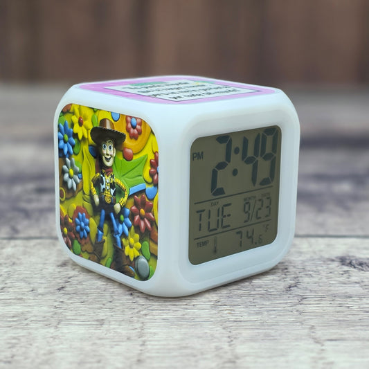 Reloj Digital Personalizable en Forma de Cubo con Colores LED